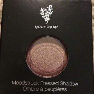 Younique pressed shadow single in “Delirious”